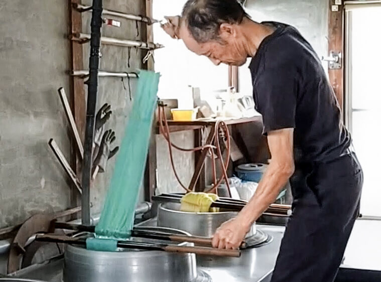 本場結城紬坂入染織店　
